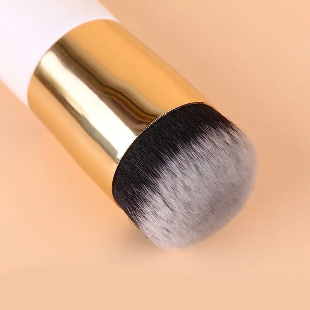 Chubby Pier Foundation Brush Flat Cream